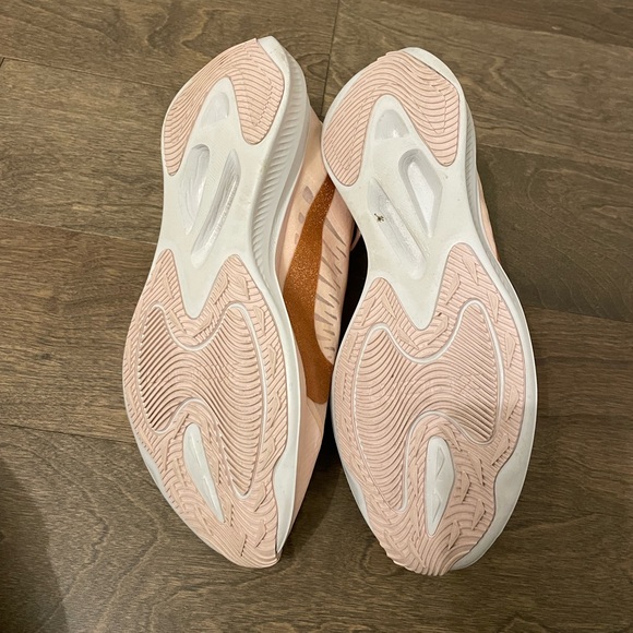 Women’s Nike Zoom Gravity size 10 - Picture 2 of 7